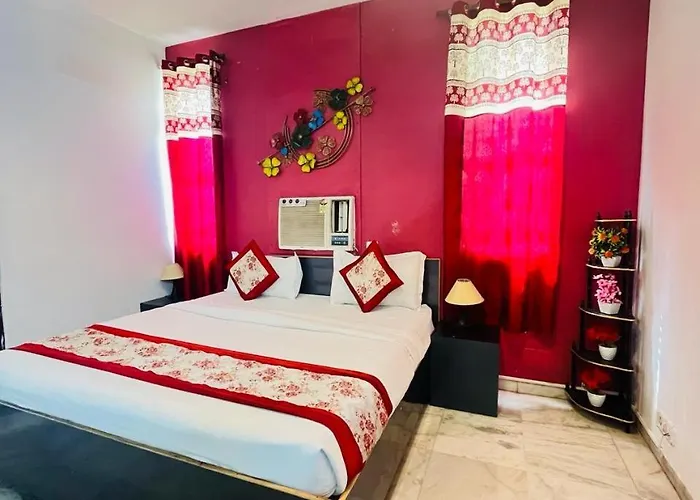 Hotel Woodland Inn - Safdarjung Embassy Road