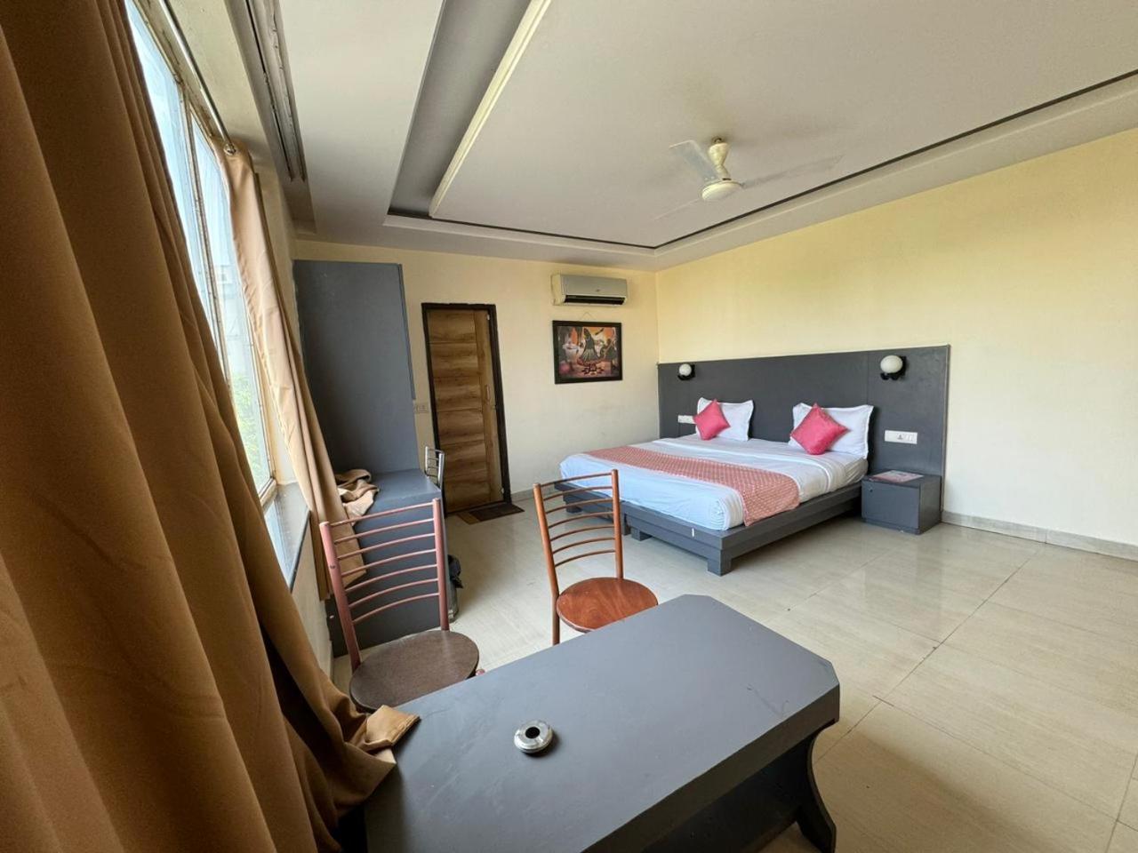 Woodland - Safdarjung Embassy Road *