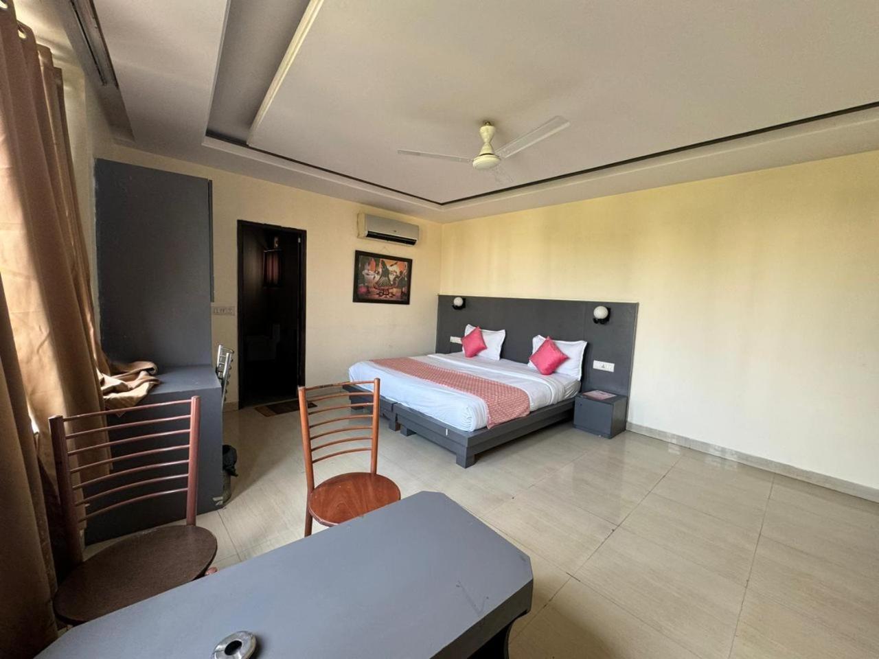 Woodland - Safdarjung Embassy Road Apartment *