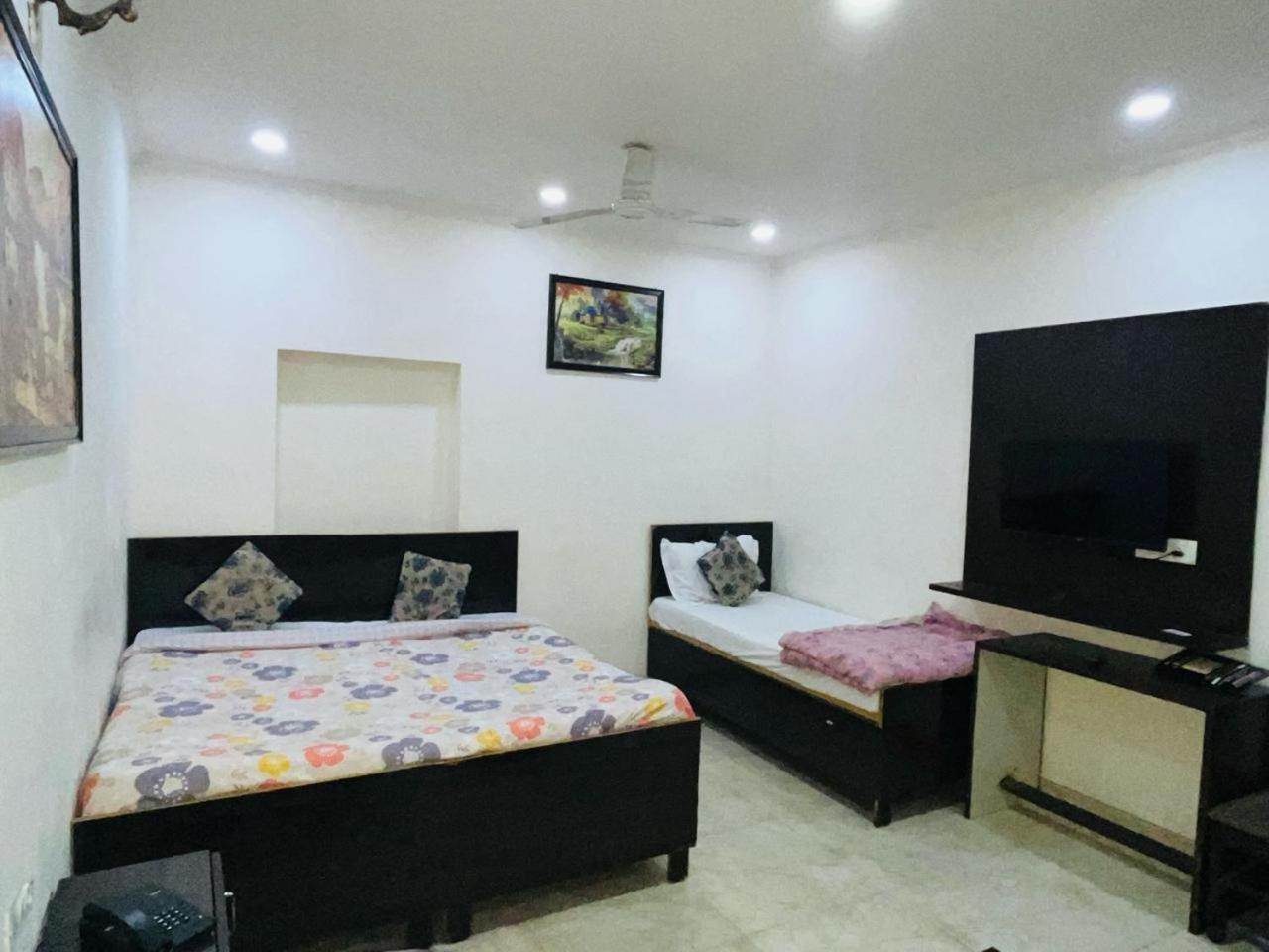 Woodland - Safdarjung Embassy Road *